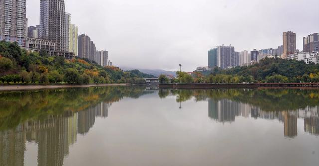 盘州东湖：绚烂的秋景