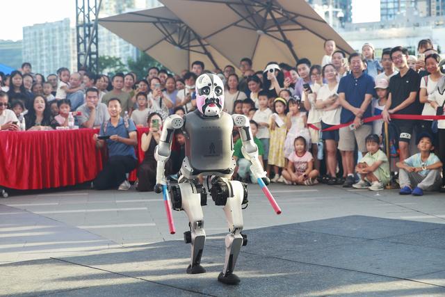 科技范、青和力、演艺热“出圈”，国庆节深圳龙岗文商旅吸金16.6亿元