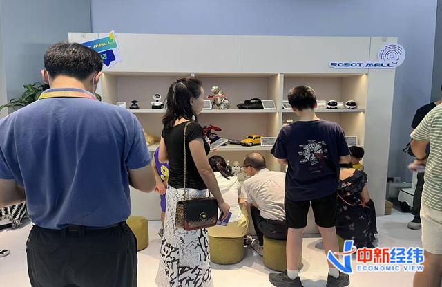 探店1天｜我在机器人4S店待了两天发现，这种机器人人气最高