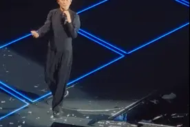 刘德华演唱会突发！网友：吓出一身冷汗图片