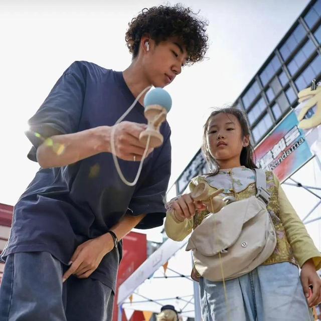 返程路上翻“朋友圈”，西城的快乐跳出屏幕