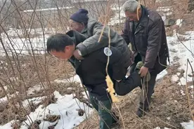 郭医生，你背起患者下山的姿势真帅！图片