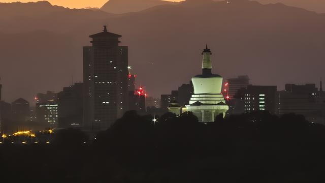 光影交织，在隆福寺顶楼看京城夜景璀璨