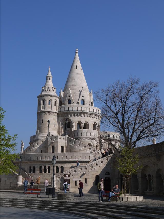 多瑙河畔，在布达静听城市的岁月回声