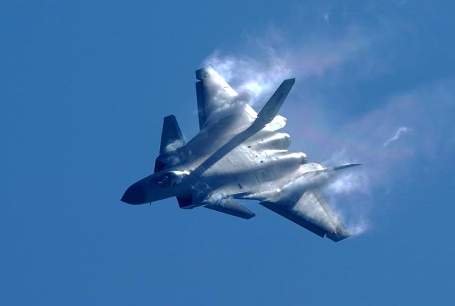 人民空军	，生日快乐！