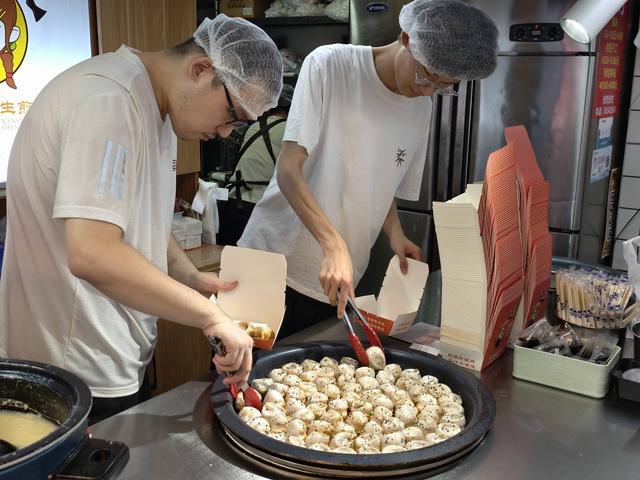逛老街品美食，烟台夜生活圈烟火升腾