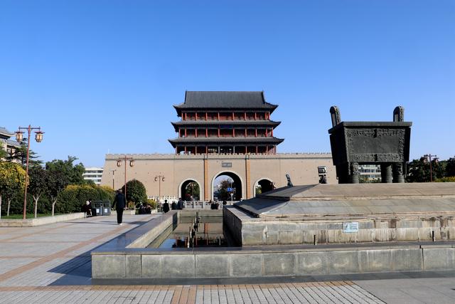 组图丨南城门广场秋色美