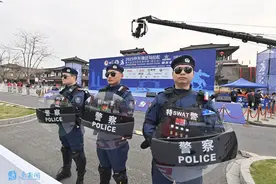 “迁马”观察丨“迁马”赛道外，他们在全程“奔跑”图片