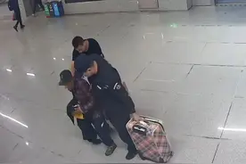 火了！南昌火车站一幕！全都被拍下来了……图片