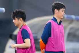 中超：武汉三镇胜青岛海牛图片