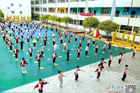 上高县实验小学开展阳光体育大课间跳绳活动（图）图片