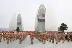 珠海举行2025年上半年新兵入伍欢送大会图片
