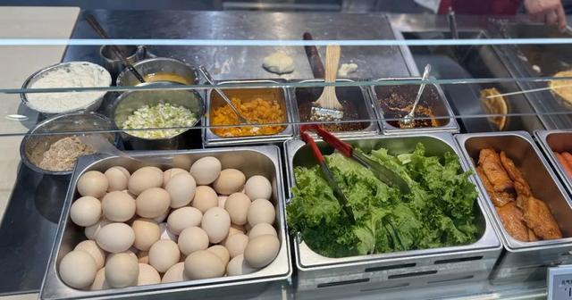 「贵妇超市」，正在变成「穷鬼食堂」？