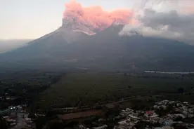 第1现场｜危地马拉火山喷发：灰柱高达七千米，数万人需撤离图片