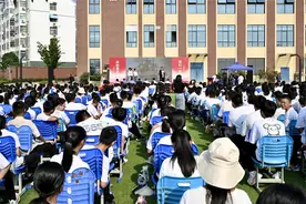 中科大研究生师生团队新学期进中学开讲“科技思政第一课”图片