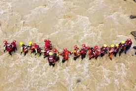 云南消防持续擦亮“水域、山难、烟火特性、搜救犬”四张名片 助力消防新质战斗力生成图片