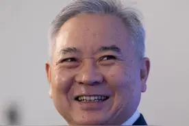 2025年经济怎么干，专家：要保持5%增速，需解决内需不足的问题图片