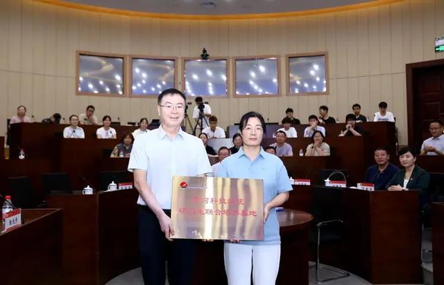 “科普中原说”院士专家科普大讲堂在黄河科技学院举办