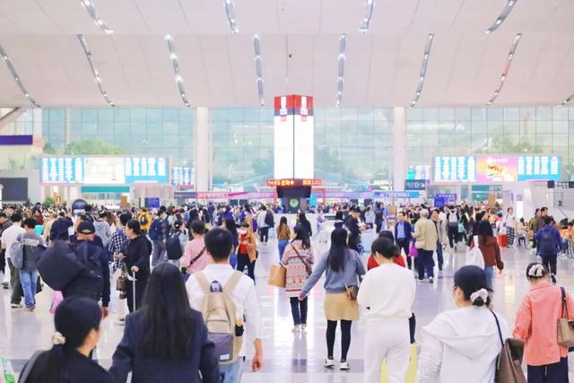 从高铁站步行几分钟，出境了！网友：原来如此丝滑