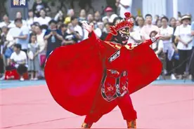 太棒了，秋华 这个唐氏女孩会川剧变脸图片