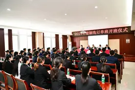 重庆运输职院60名毕业生拿到轨道璧铜线工作“入场劵”图片