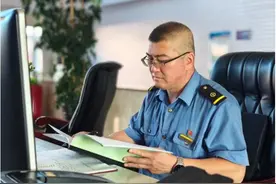 一年有365个日出 他见过340个图片