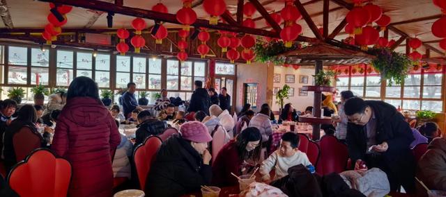 鄂尔多斯“雪村”今日“沸腾”!吃美玩疯乐翻,明天继续嗨!