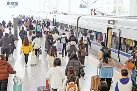 返工流和学生流叠加 厦门火车站持续迎来返程高峰图片