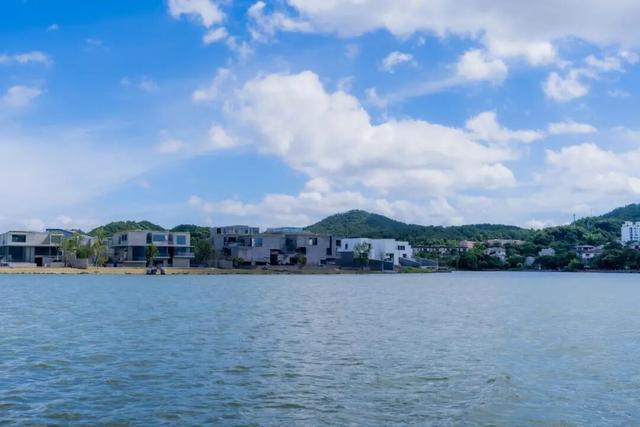 跟着交通去旅行｜一湖双镜 舟行古今 东钱湖“双”航线勾勒水墨与烟火双面美学