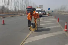 宁夏公路管理中心银川分中心全面开展2025年春季养护工作图片