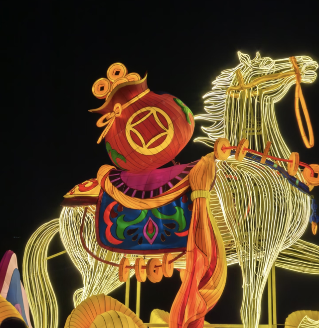 长安灯会的马多成“马”了！双园千灯万马，解锁马年最潮打开方式