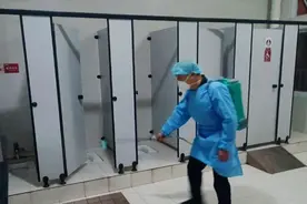 学生身上长皮疹感染源为跳蚤，东莞一学校开启校园消杀图片
