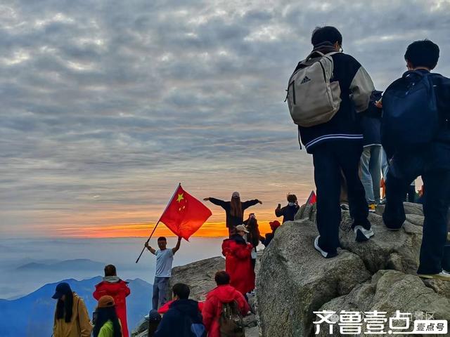 朝晖岱顶，国泰民安