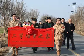 新年伊始 合肥市长丰县为二等功臣家庭送喜报图片