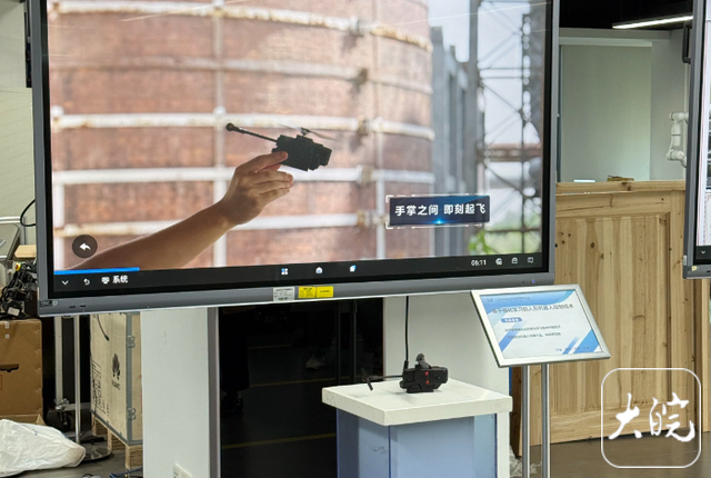 2025网聚美好安徽｜“多面手”“大力士”……江淮前沿技术协同创新中心机器人“天团”来了