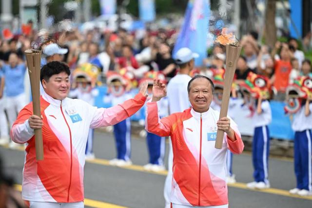 四城同心，圣火同传——第十五届全国运动会火炬传递在穗深港澳同步启动