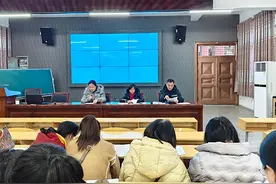 精准把脉 共促成长——望江县第一小学召开毕业班工作会议图片