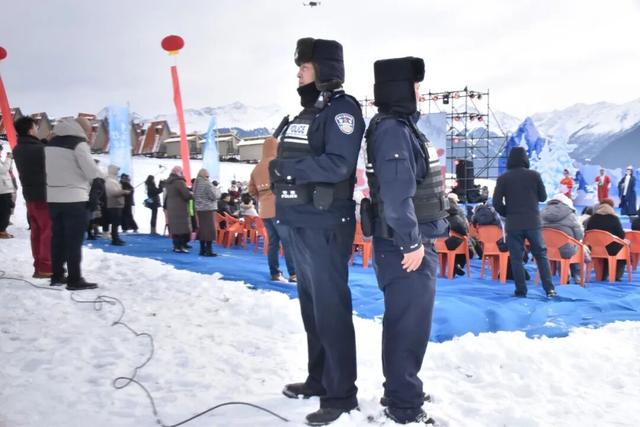 伊垦公安圆满完成第二届冰雪文化旅游活动安保任务