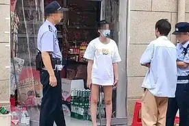 超市老板娘疑因衣着暴露被举报，超市已暂停营业，当地回应图片
