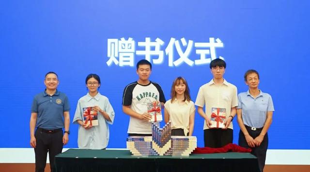 《万物生辉》系列新书发布暨分享对谈活动顺利举行