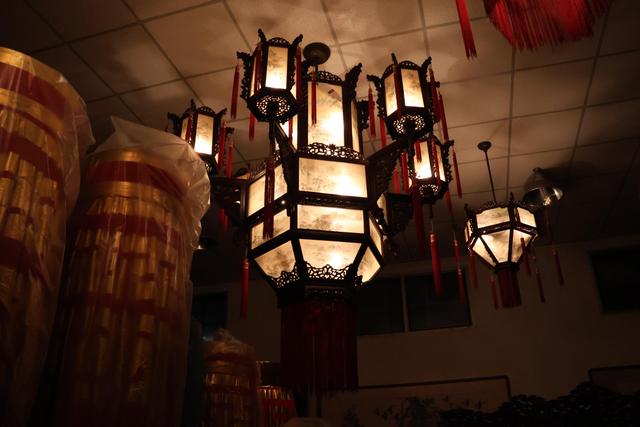 红灯厂火了，再访老职工郭燕青：传承文化要像点宫灯一样薪火不息