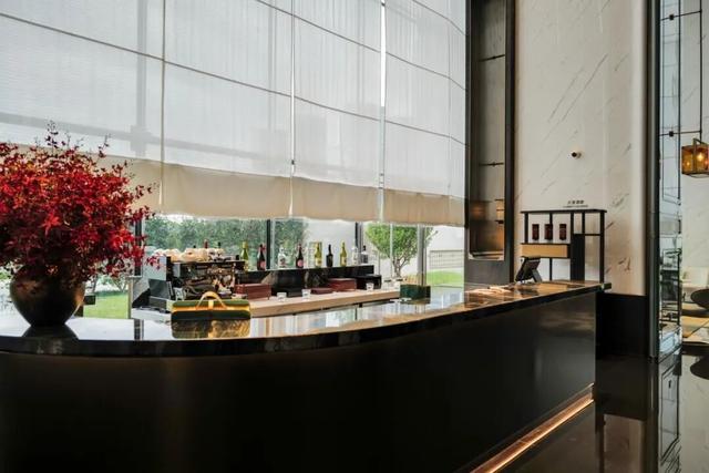 洲际行政酒廊的天花板，是这家？