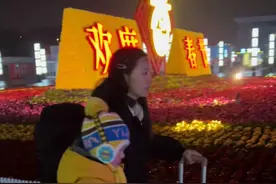 摆摊为儿子筹手术费！记者对话“小林妈妈”：孩子的命是靠社会爱心救回来的图片