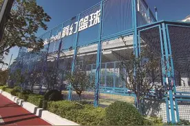 上海一些公共体育场馆经第三方运营后“变了味” 饭点公益开放，免费时段锁门图片