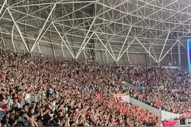 “苏超”启示：群众路线是直抵民心的“射门” | 电讯评论图片