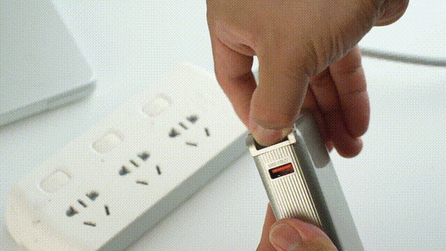 对不起	，我把你未来的充电宝提前发明了……