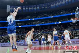 新疆男篮强势复苏成为CBA常规赛“黑马”图片