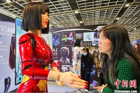 扎堆“炫技”   智能机器人巡展南京图片