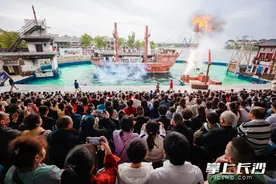 组图｜国庆假期首日，上万游客打卡铜官窑国风乐园图片