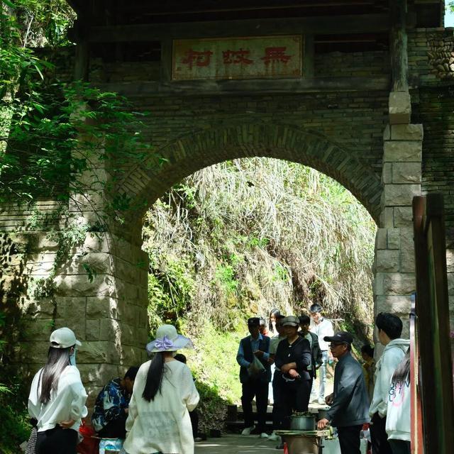 当龙虎山景点开启朋友圈，画风居然是这样！